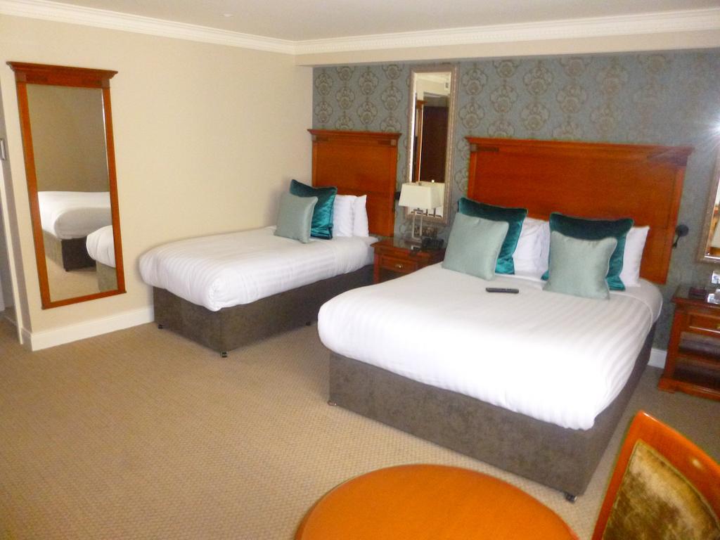 International Hotel Killarney Room photo